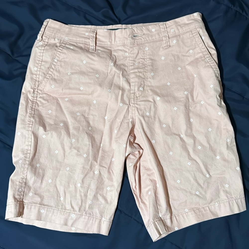 Pink Aeropostale shorts with white diamonds